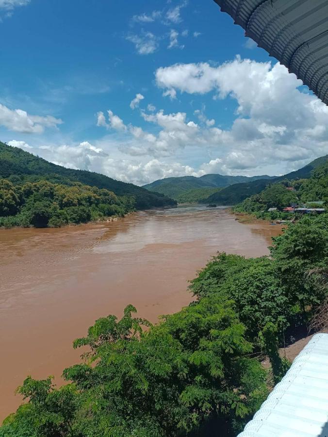 Janh Ya Phone Guesthouse Muang Pakbèng Buitenkant foto