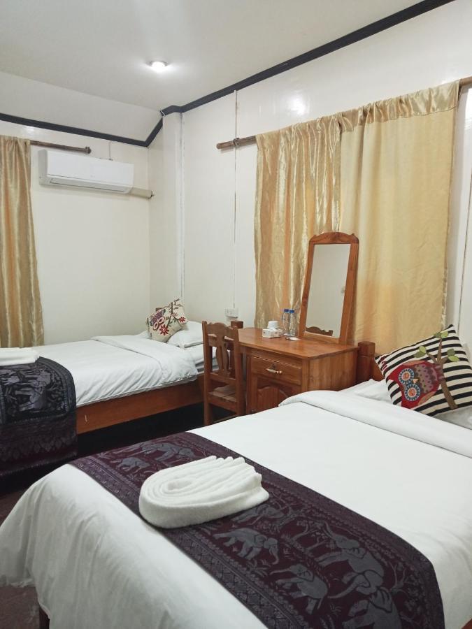 Janh Ya Phone Guesthouse Muang Pakbèng Buitenkant foto