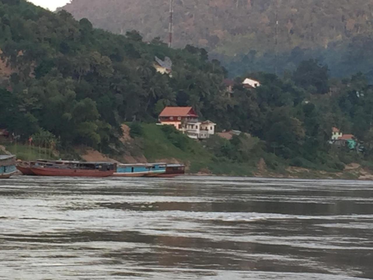 Janh Ya Phone Guesthouse Muang Pakbèng Buitenkant foto